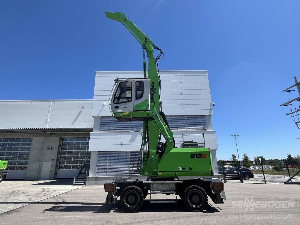 Umschlagbagger Sennebogen 818 M- Photo 2