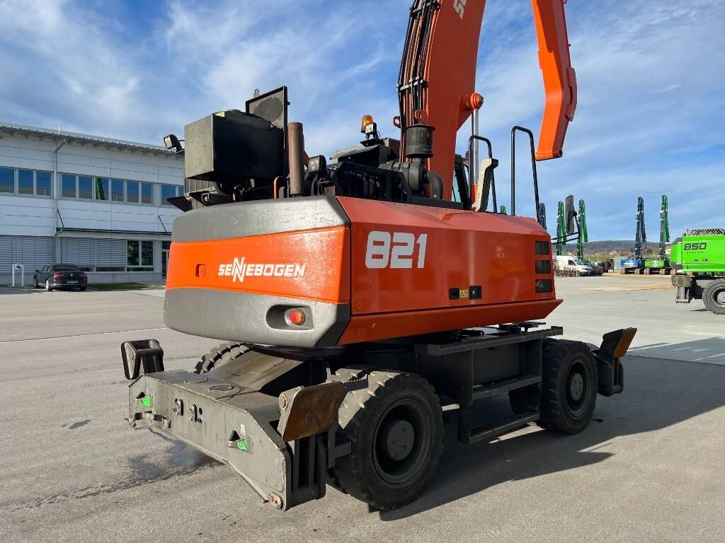 Umschlagbagger Sennebogen 821 M- Photo 3