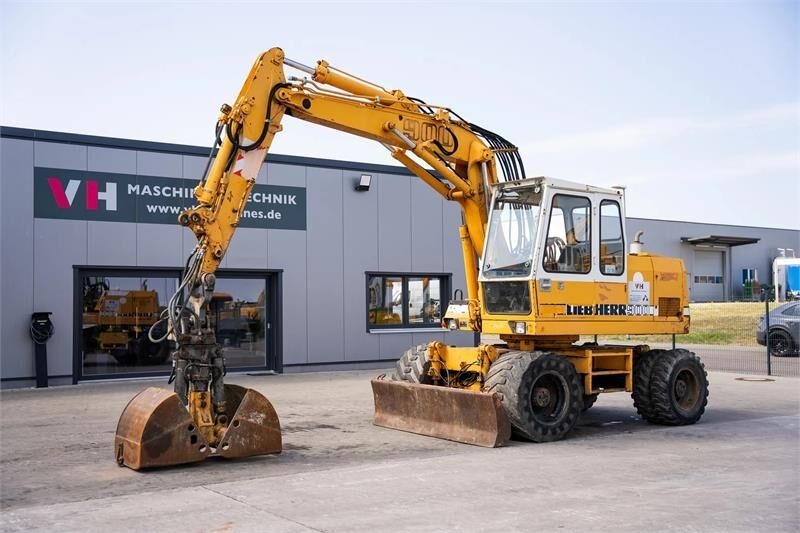 Mobilbagger Liebherr A 900 C- Photo 2