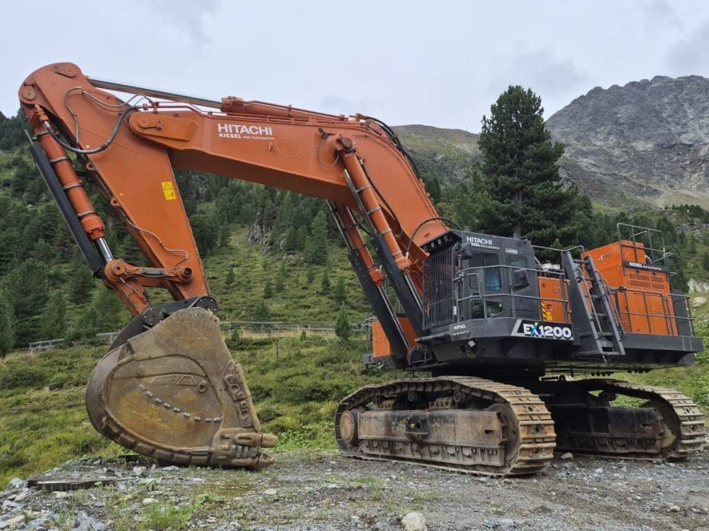 Pelle sur chenille Hitachi EX 1200-7- Photo 2