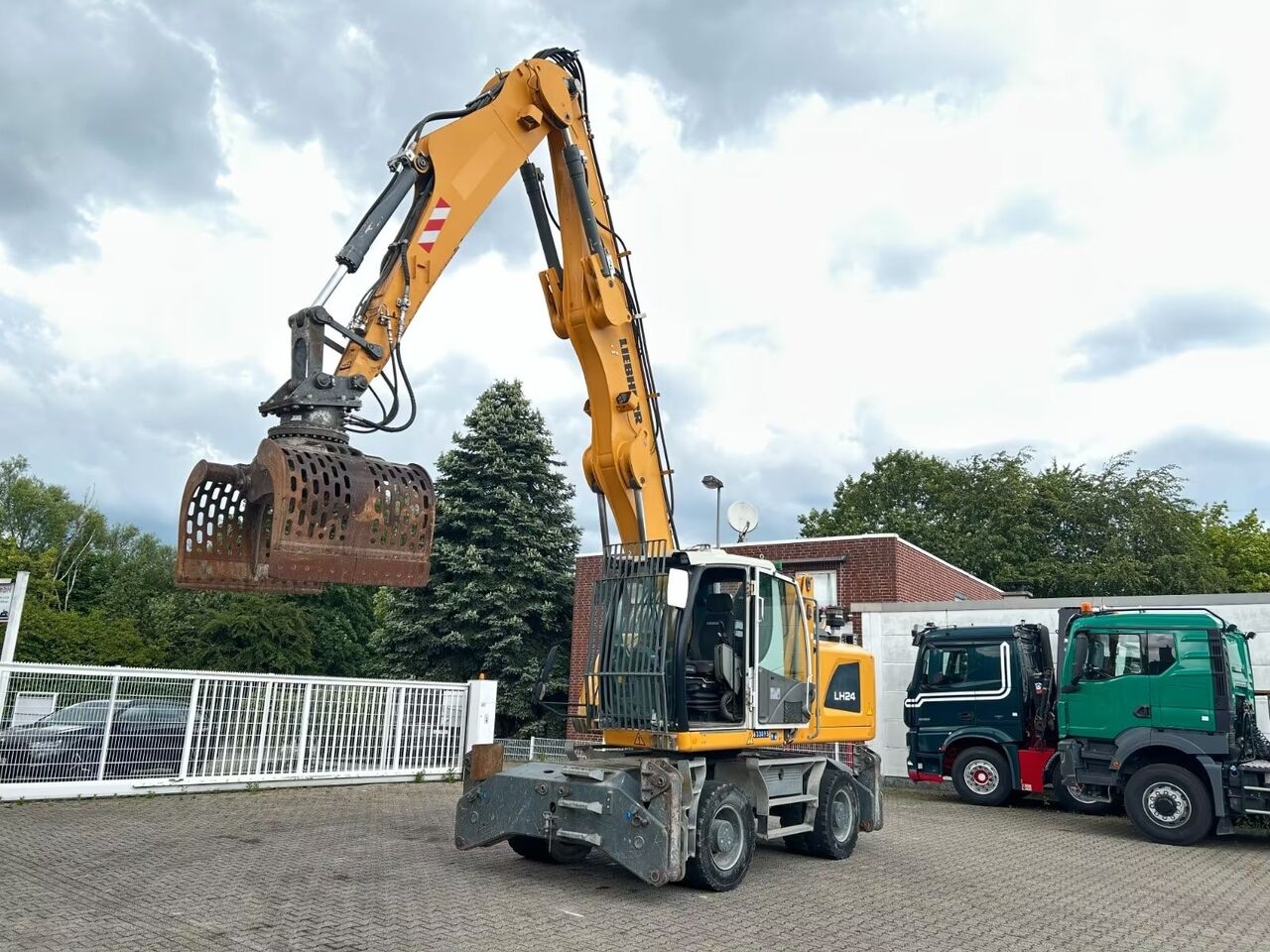 Mobilbagger Liebherr LH 24 Litronic mit Abbruch- / Sortiergreifer- Photo 2