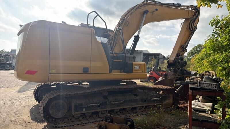 Pelle sur chenille Caterpillar 320 07D- Photo 2
