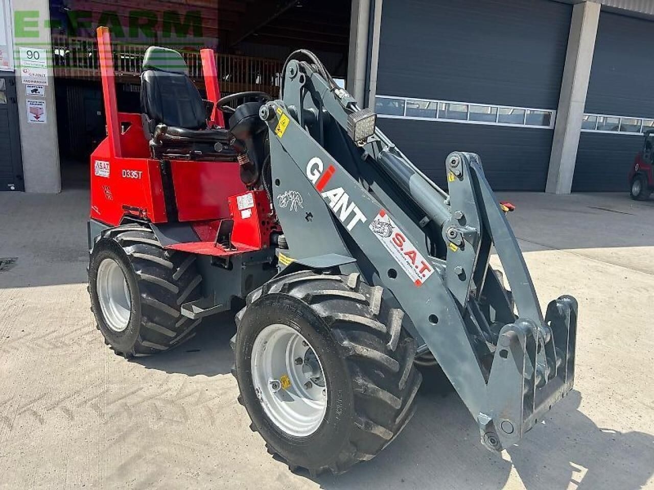Minibagger Giant d 335t- Photo 3