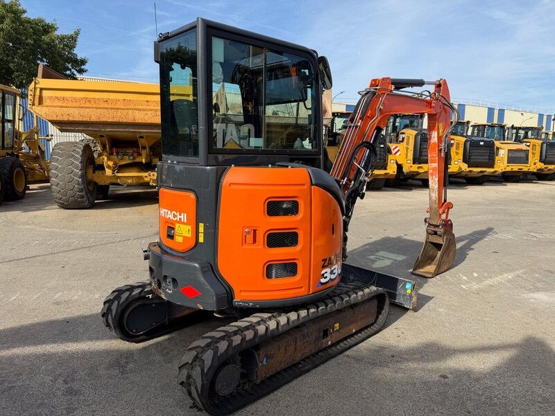 Mini pelle Hitachi ZX33U-6 .- Photo 3