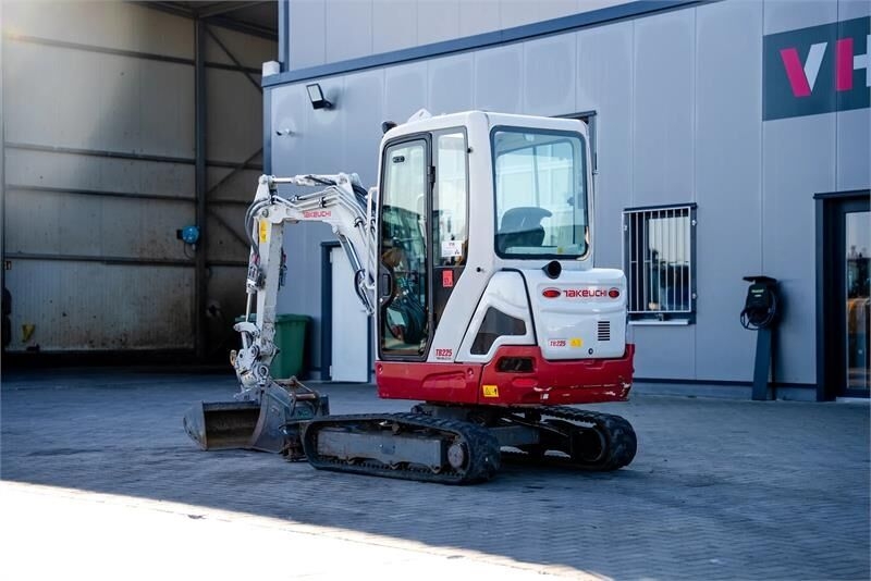 Minibagger Takeuchi TB225- Photo 2