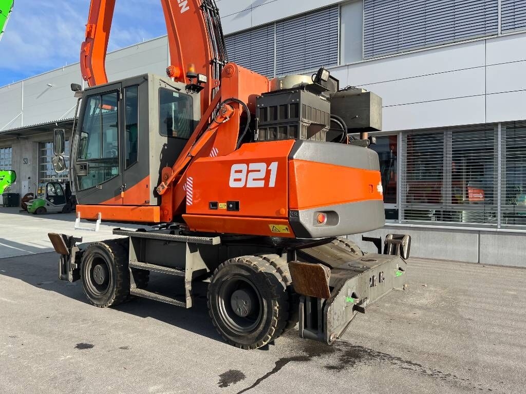 Umschlagbagger Sennebogen 821 M- Photo 2