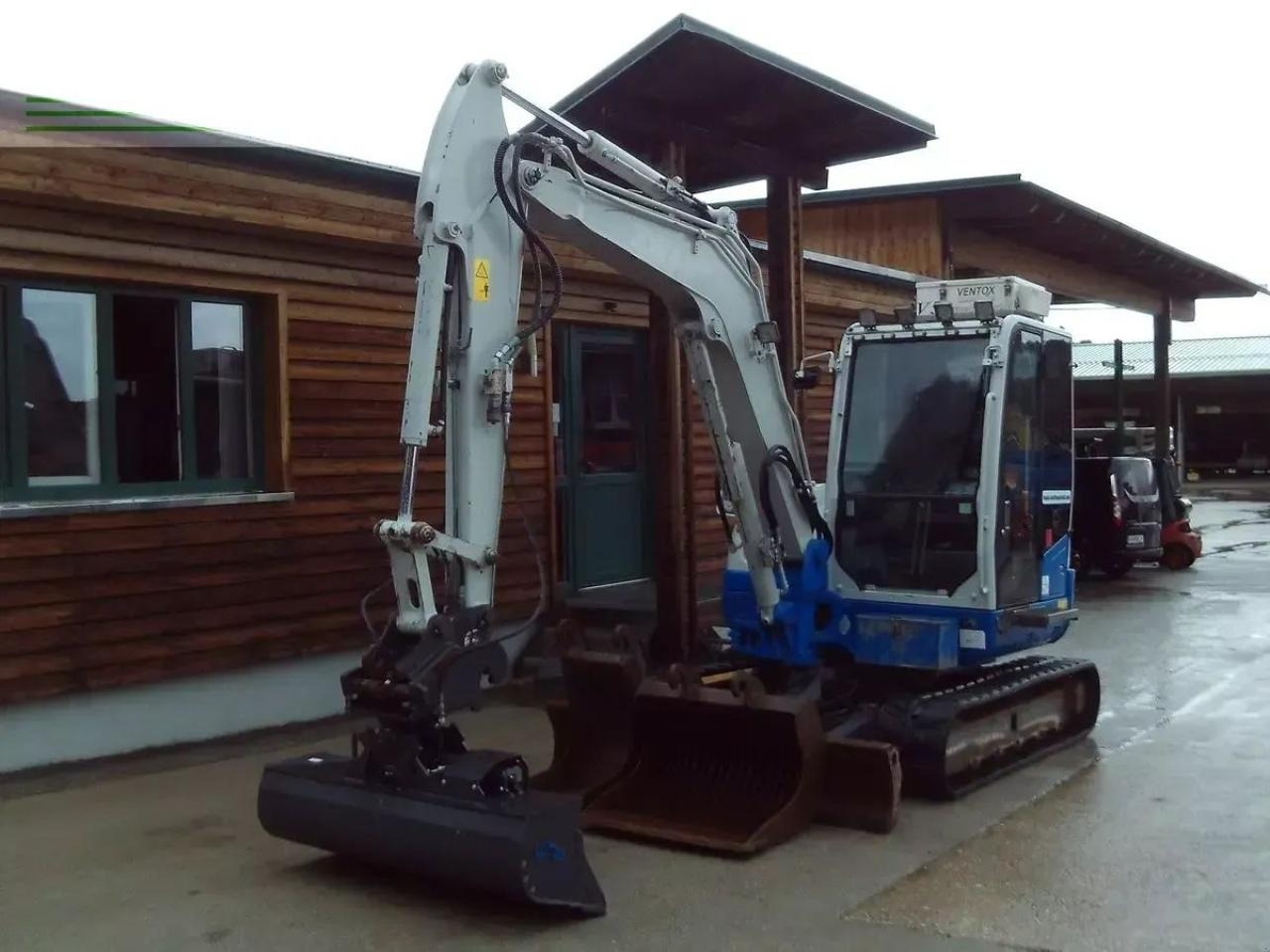 Mini excavator tb 260 ( 5.735kg ) hydr. sw + 3 löffel tb 260 ( 5.735kg ) hydr. sw + 3 löffel- Photo 2