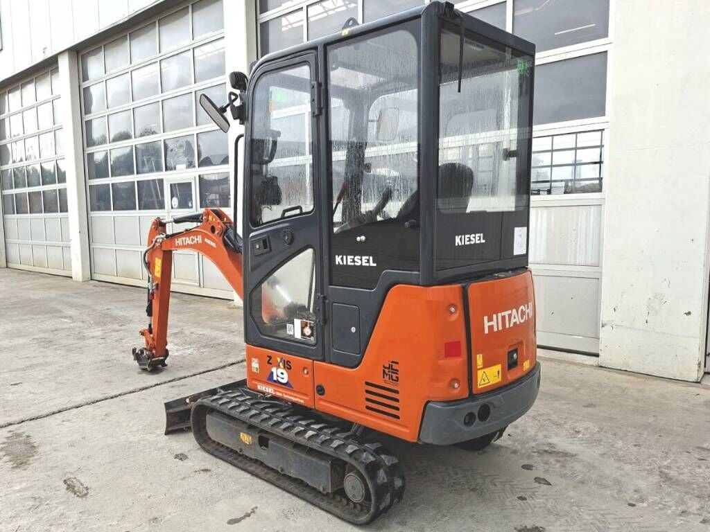 Mini excavator Hitachi ZX 19 U-6- Photo 3