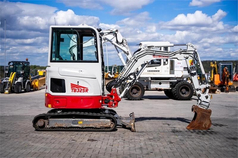 Mini pelle Takeuchi TB325R- Photo 2