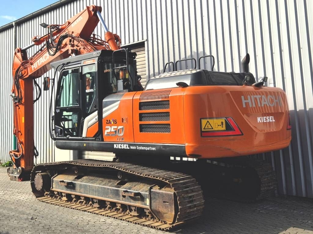 Crawler excavator Hitachi ZX 250 LC N-7- Photo 3