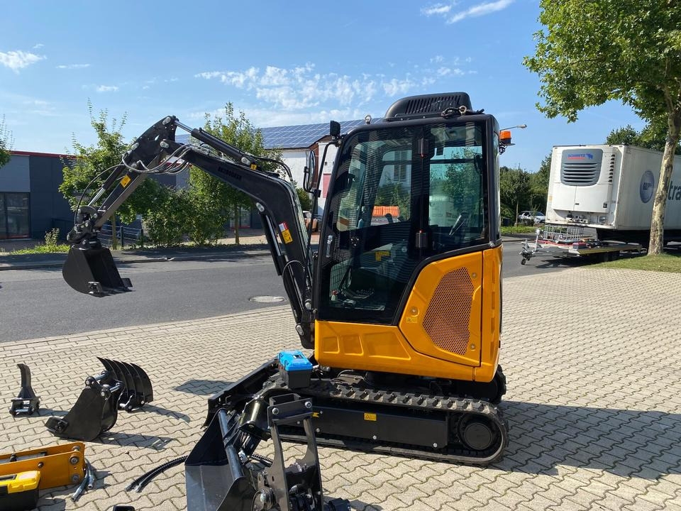 Mini excavator Minibagger BK2800ASR inkl. Zubehörpaket *INKL.19% MWST*BERGER KRAUS*KUBOTA*SCHWENKARM* VERSTELLFAHRWERK*KLIMA* Minibagger BK2800ASR inkl. Zubehörpaket *INKL.19% MWST*BERGER KRAUS*KUBOTA*SCHWENKARM* VERSTELLFAHRWERK*KLIMA*- Photo 3