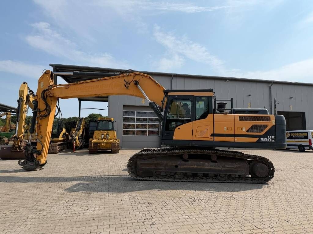 Pelle sur chenille Hyundai HX 300- Photo 3