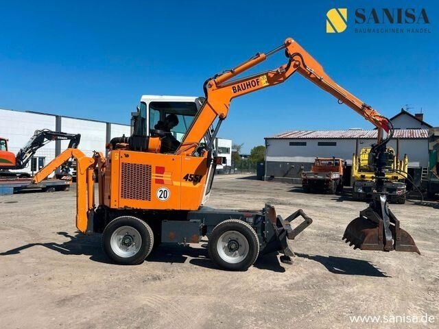 Mini excavator- Photo 2
