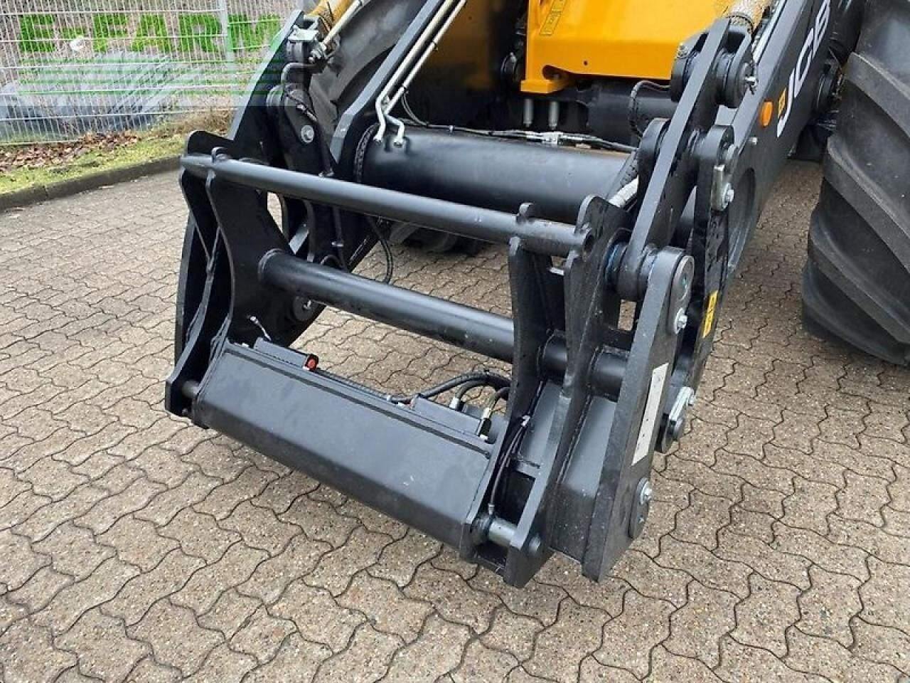 Mini excavator 437 ht farm master 437 ht farm master- Photo 2