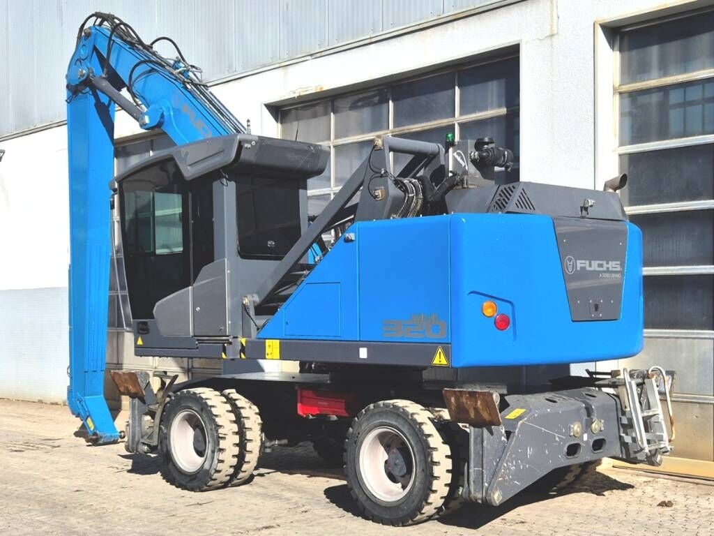 Pelle de manutention Fuchs MHL 320 F- Photo 3