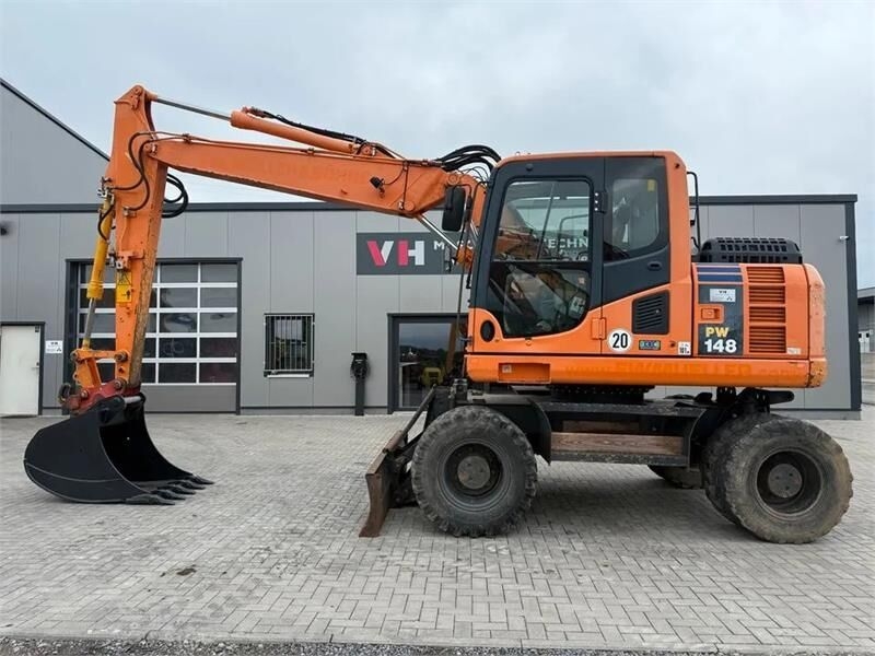 Wheel excavator Komatsu PW148-8- Photo 2