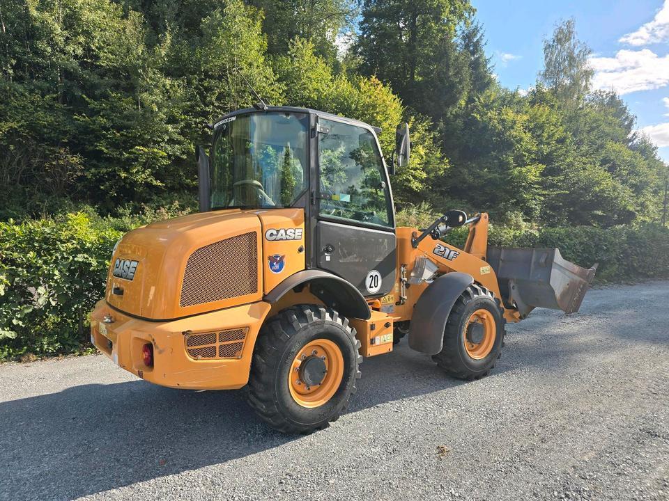 Mobilbagger Neuwertiger Radlader Case 21F 21 F N 788 nur 550 Betriebstunden Lader Hoflader Frontlader 4x4 5000kg JCB Kramer Neuwertiger Radlader Case 21F 21 F N 788 nur 550 Betriebstunden Lader Hoflader Frontlader 4x4 5000kg JCB Kramer- Photo 4