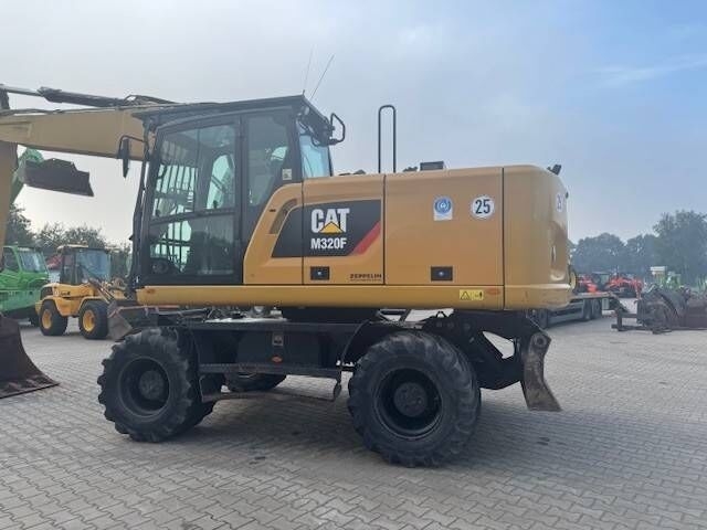 Mobilbagger CAT M 320 F- Photo 3