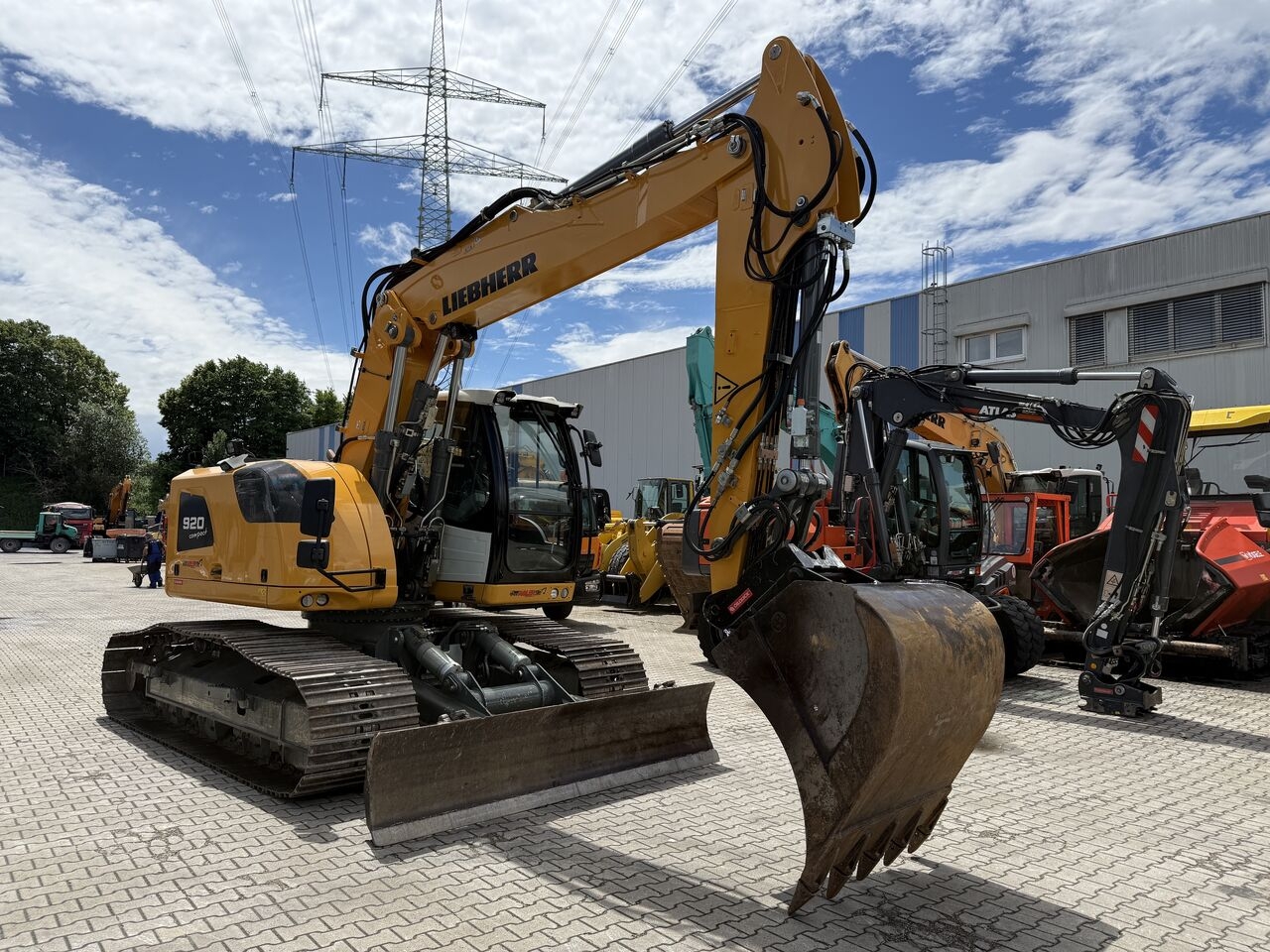 Excavator Liebherr R920 Compact LC Kettenbagger Liebherr R920 Compact LC Kettenbagger- Photo 3