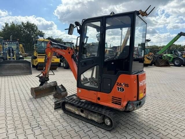 Mini pelle Hitachi ZX 19-5- Photo 3