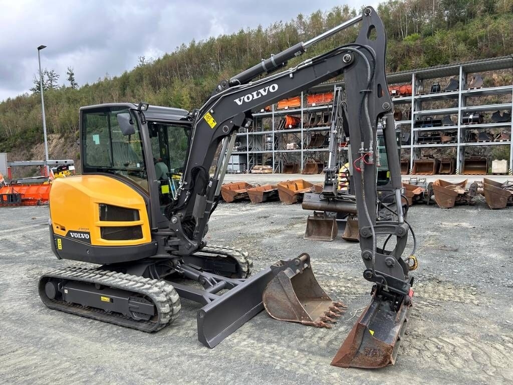 Mini excavator Volvo EC 35 D- Photo 3