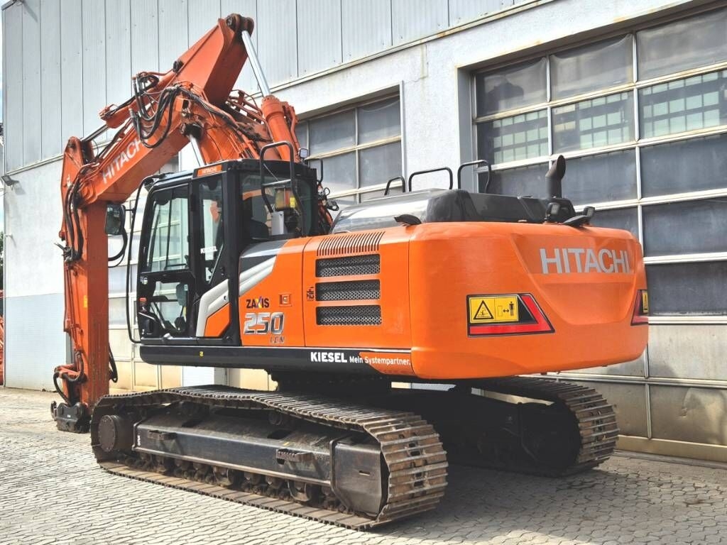 Crawler excavator Hitachi ZX 250 LC N-7- Photo 3