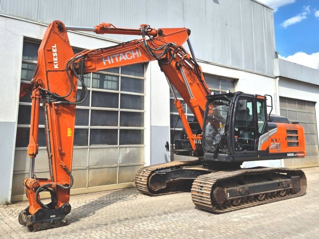 Crawler excavator Hitachi ZX 250 LC N-7- Photo 2