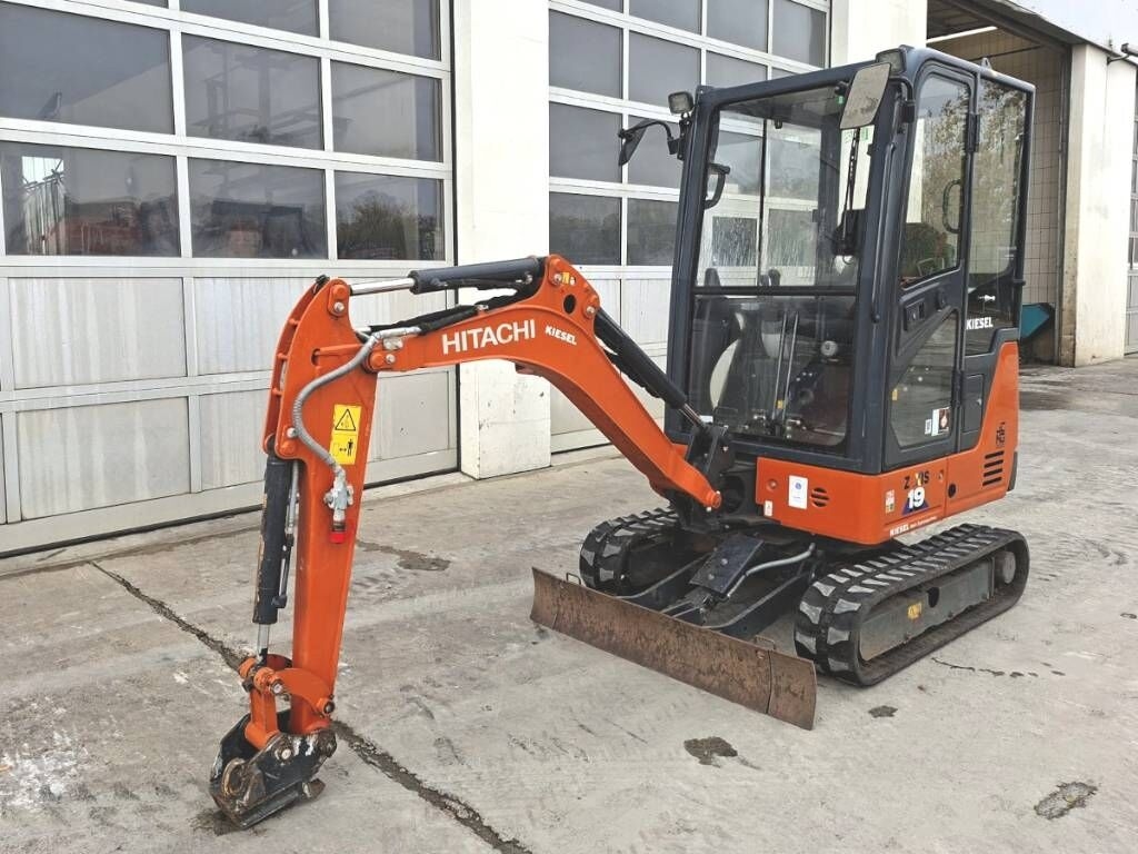 Mini excavator Hitachi ZX 19 U-6- Photo 2
