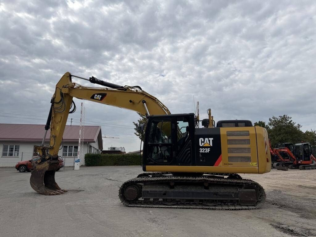 Pelle sur chenille CAT 323 F L- Photo 2