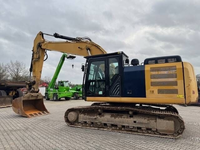 Pelle sur chenille CAT 326 F L- Photo 2