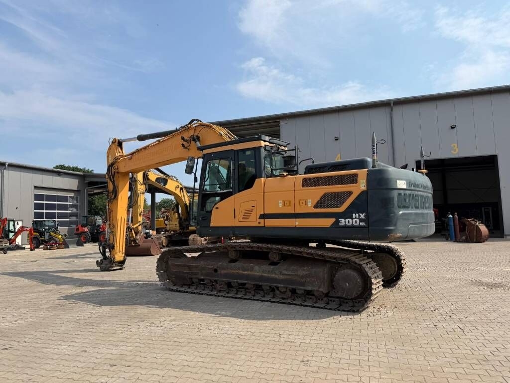 Pelle sur chenille Hyundai HX 300- Photo 2