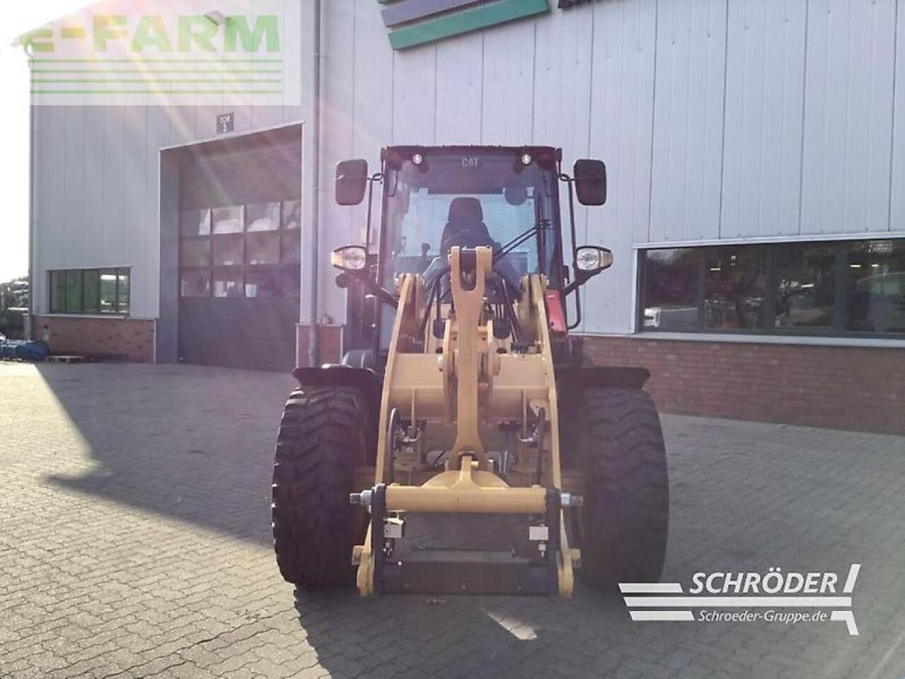 Minibagger Caterpillar 908- Photo 2