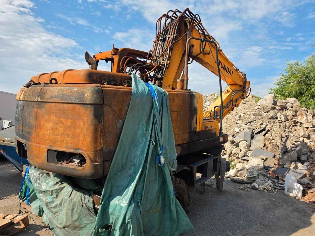 Mobilbagger Hyundai 140W-9 Brandschaden Hyundai 140W-9 Brandschaden- Photo 2