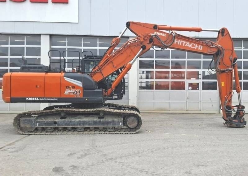Crawler excavator Hitachi ZX 250 LC N-7- Photo 3
