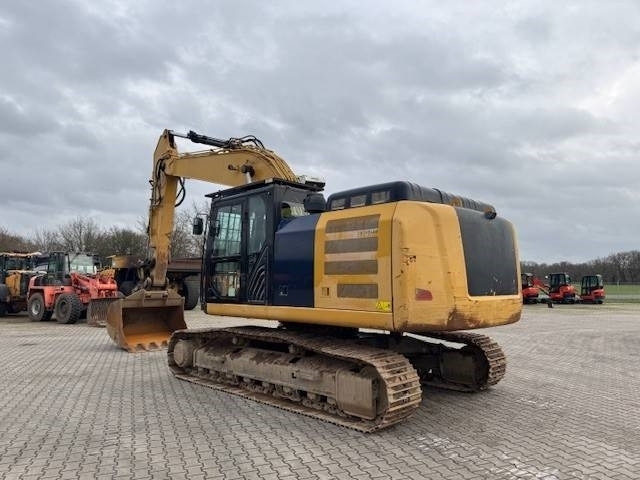 Crawler excavator- Photo 2